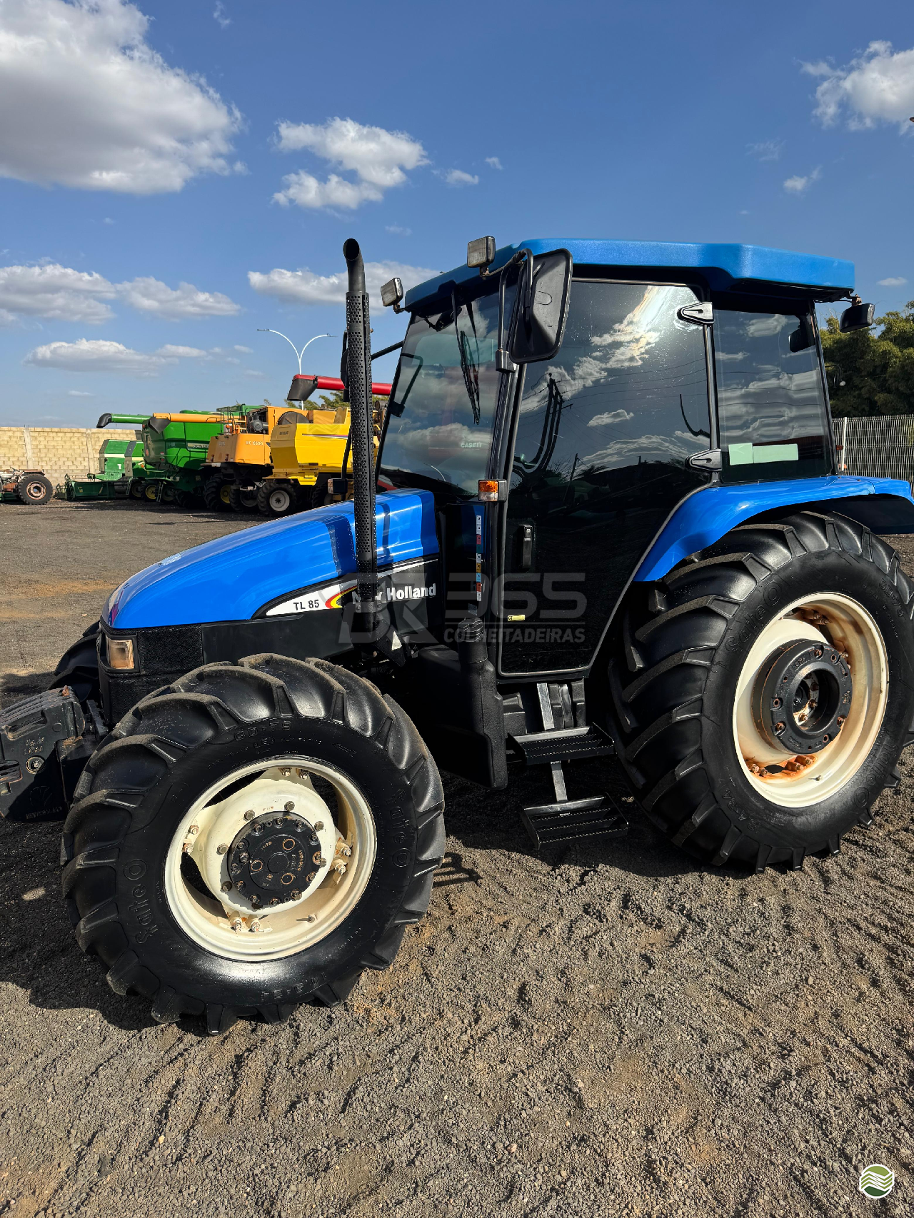 TRATOR NEW HOLLAND NEW TL 85 Tração 4x4 BR 365 Colheitadeiras PATROCINIO MINAS GERAIS MG